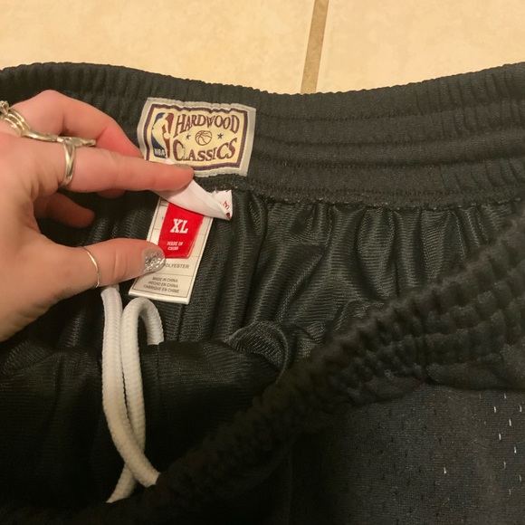 Like New Mitchell & Ness Portland Trailblazers Throwback Shorts - Picture 3 of 4